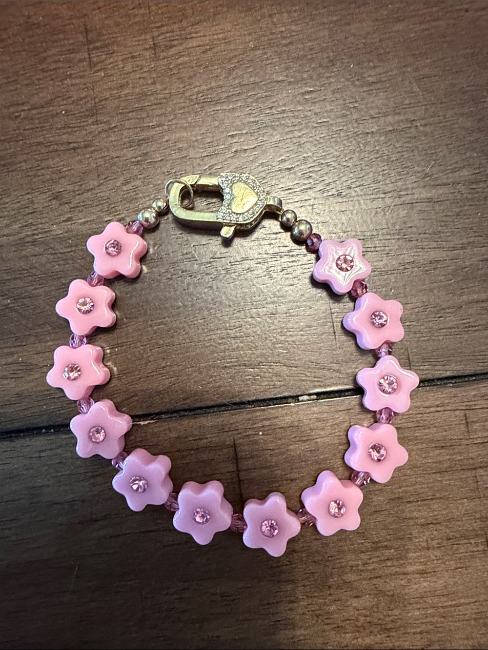 Sparklemuse Pink Flower Bead Bracelet with Heart Clasp 7"